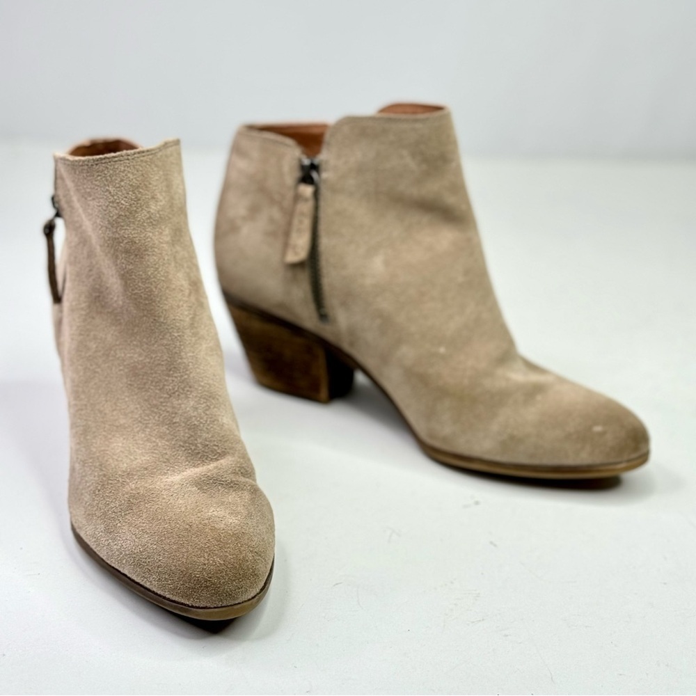 Frye & Co ankle bootie Holly suede Ash color (taupe/tan) double zip 7.5
